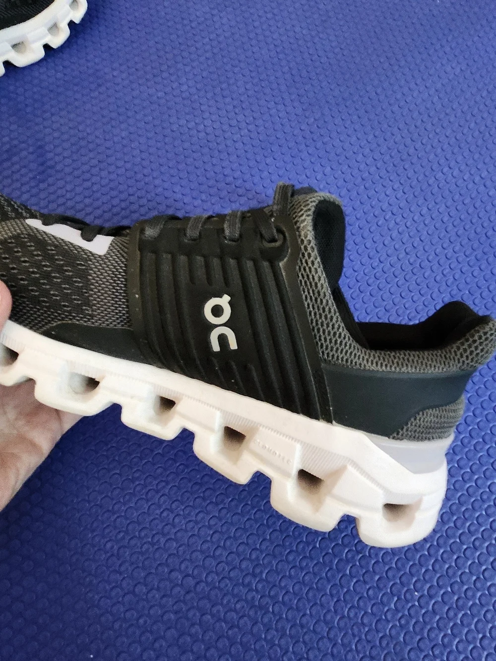 On CLOUD Swift Black and Gray Running Shoes